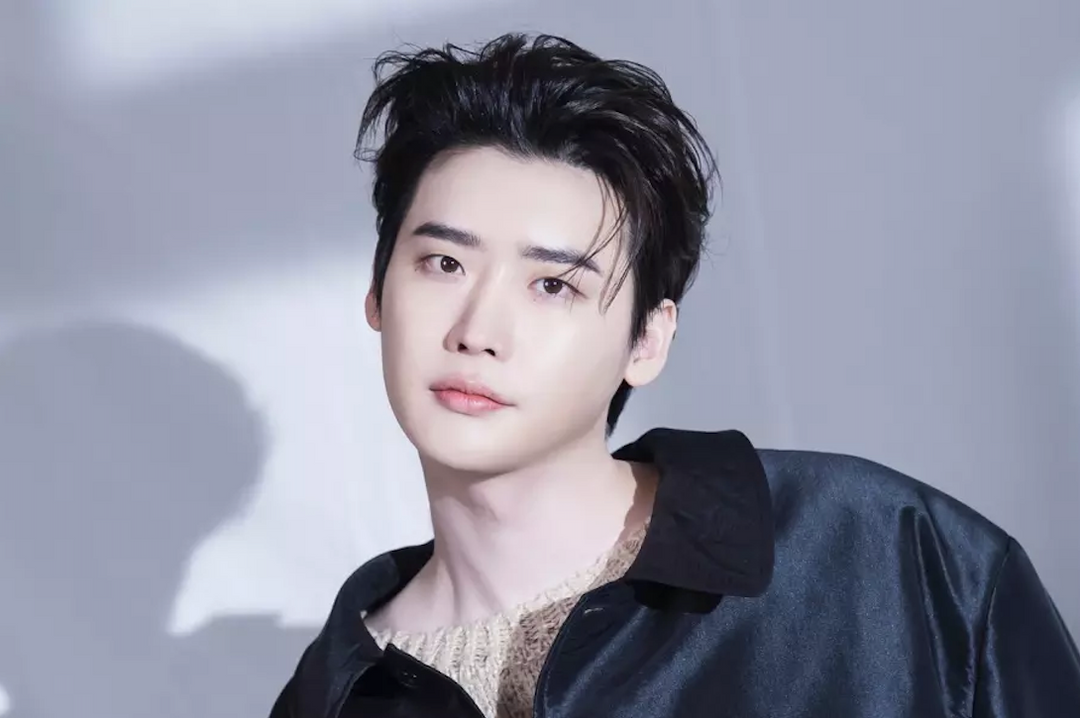Lee Jong Suk is moving to a new agency!